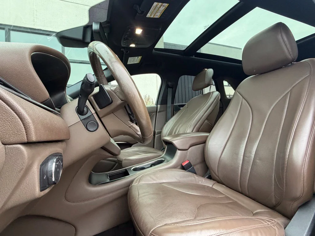 Used 2018 White Lincoln Reserve image 6