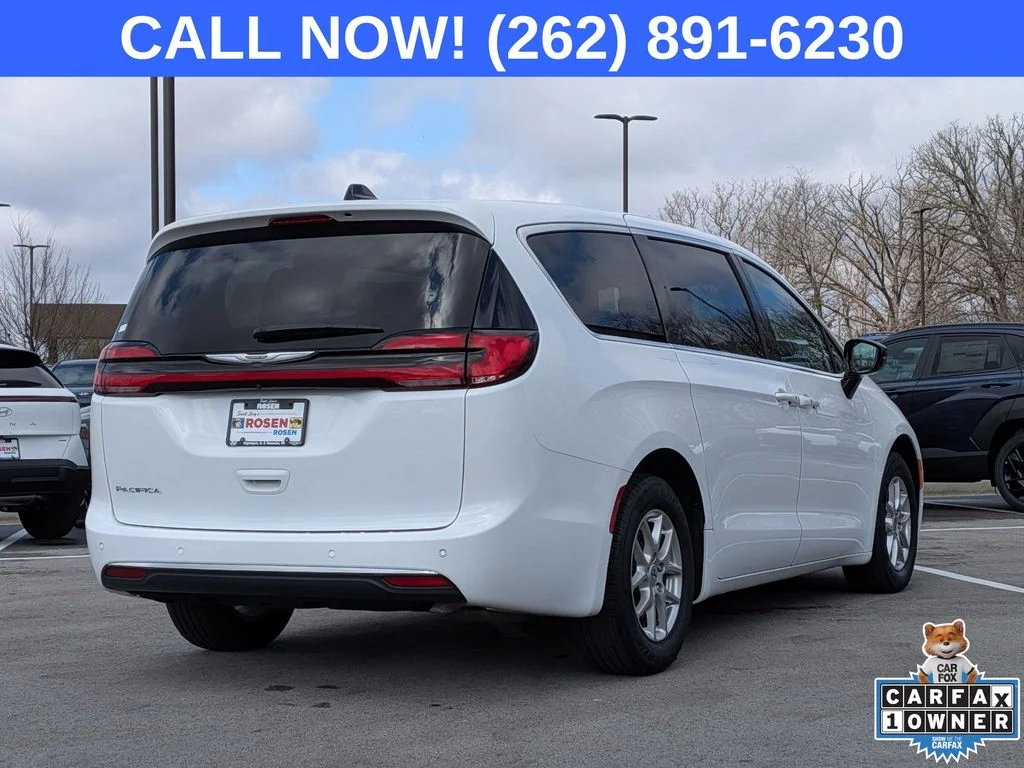 Used 2024 White Chrysler Touring L image 7