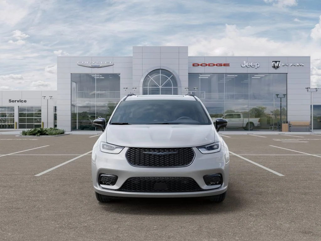 New 2026 Silver Mist Clear-Coat Exterior Paint Chrysler Limited image 6