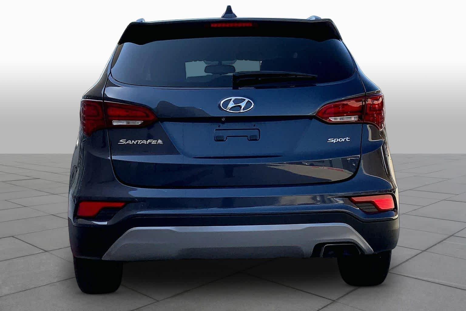Used 2017 Marlin Blue Hyundai 2.4L image 5