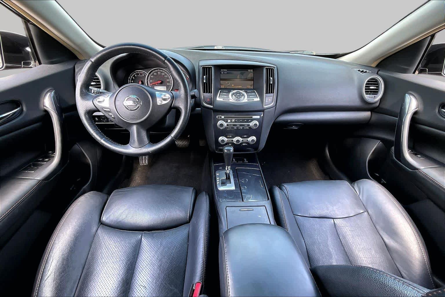 Used 2014 Super Black Nissan 3.5 SV image 13