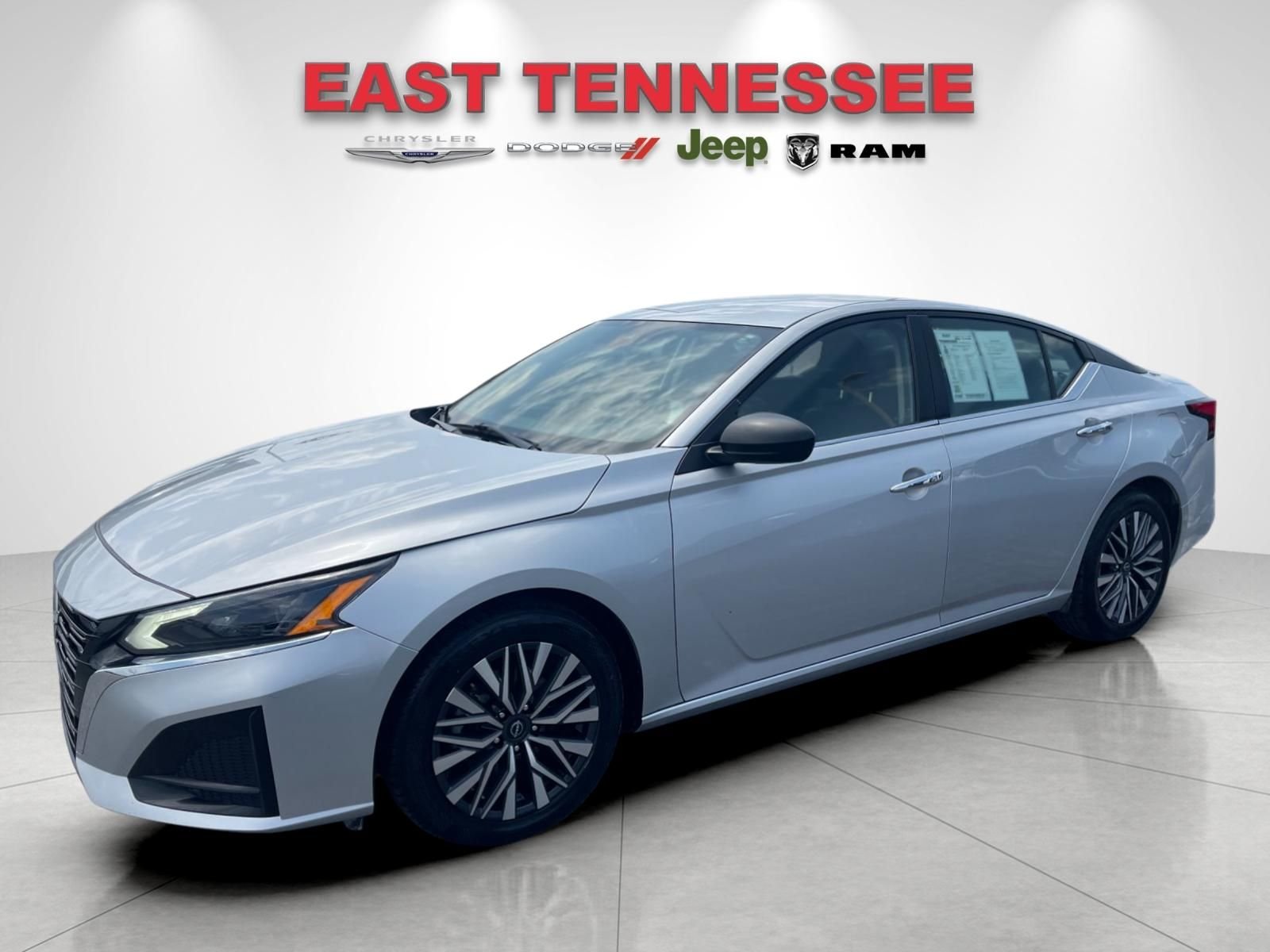 Used 2024 Silver Nissan 2.5 SV image 7