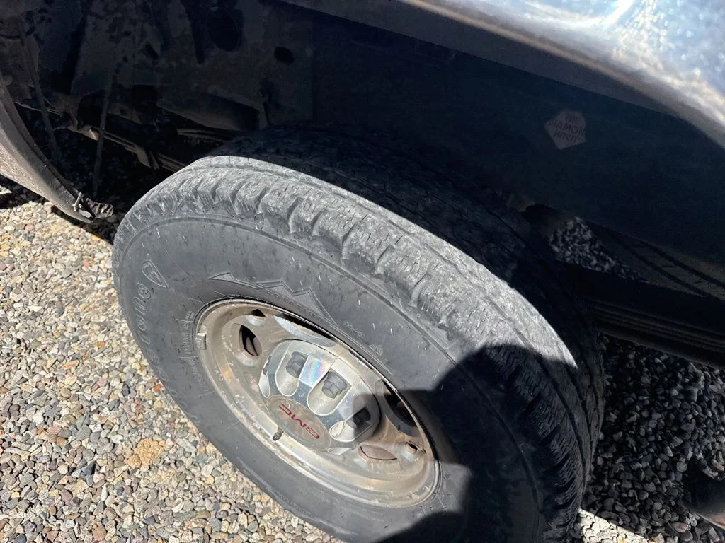 Used 2005 Special Paint GMC SLT image 26
