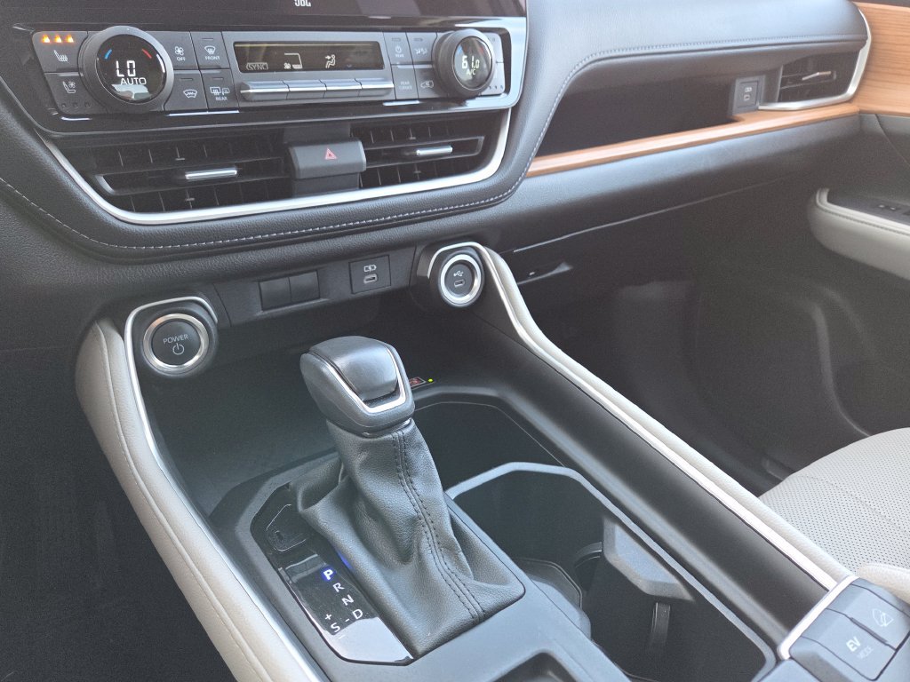 Used 2025  Toyota Limited image 26