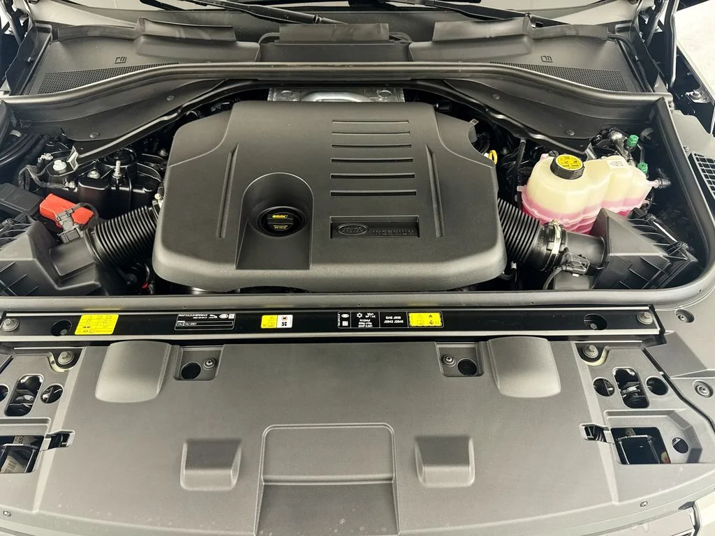 New 2026 Carpathian Grey Land Rover SE image 30