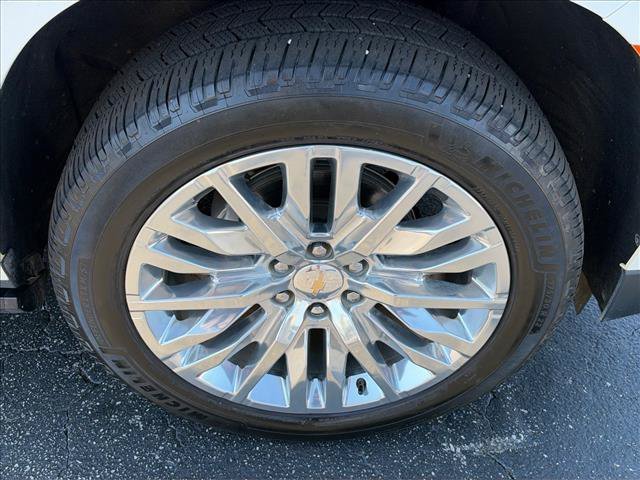 Used 2023 IRIDESCENT PEARL TRICOAT Chevrolet Premier image 37