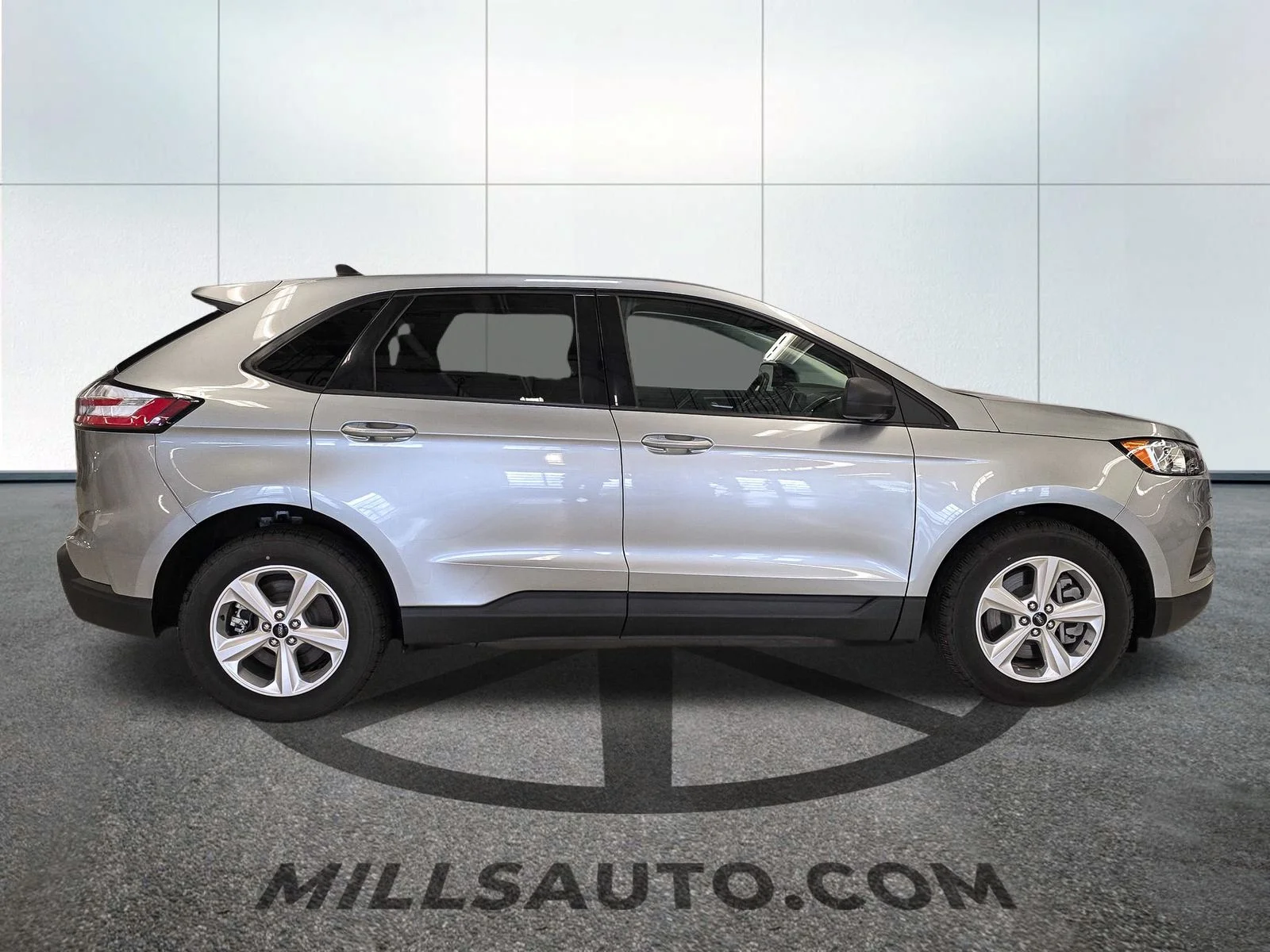 New 2024 Iconic Silver Metallic Ford SE image 9