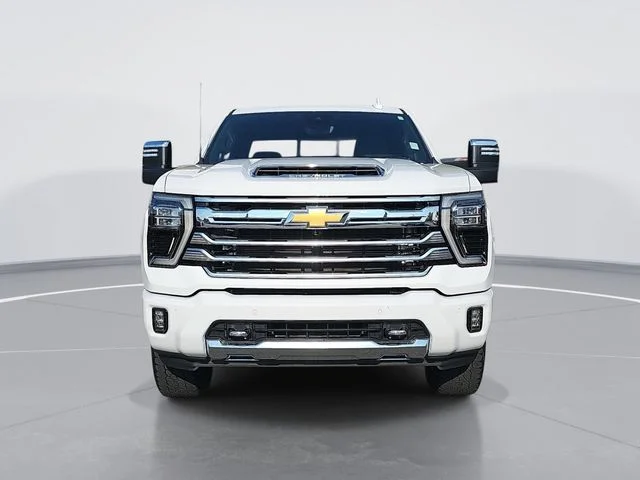 Used 2024 White Chevrolet High Country image 8