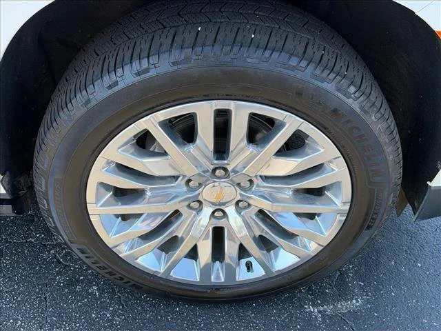 Used 2023 IRIDESCENT PEARL TRICOAT Chevrolet Premier image 37
