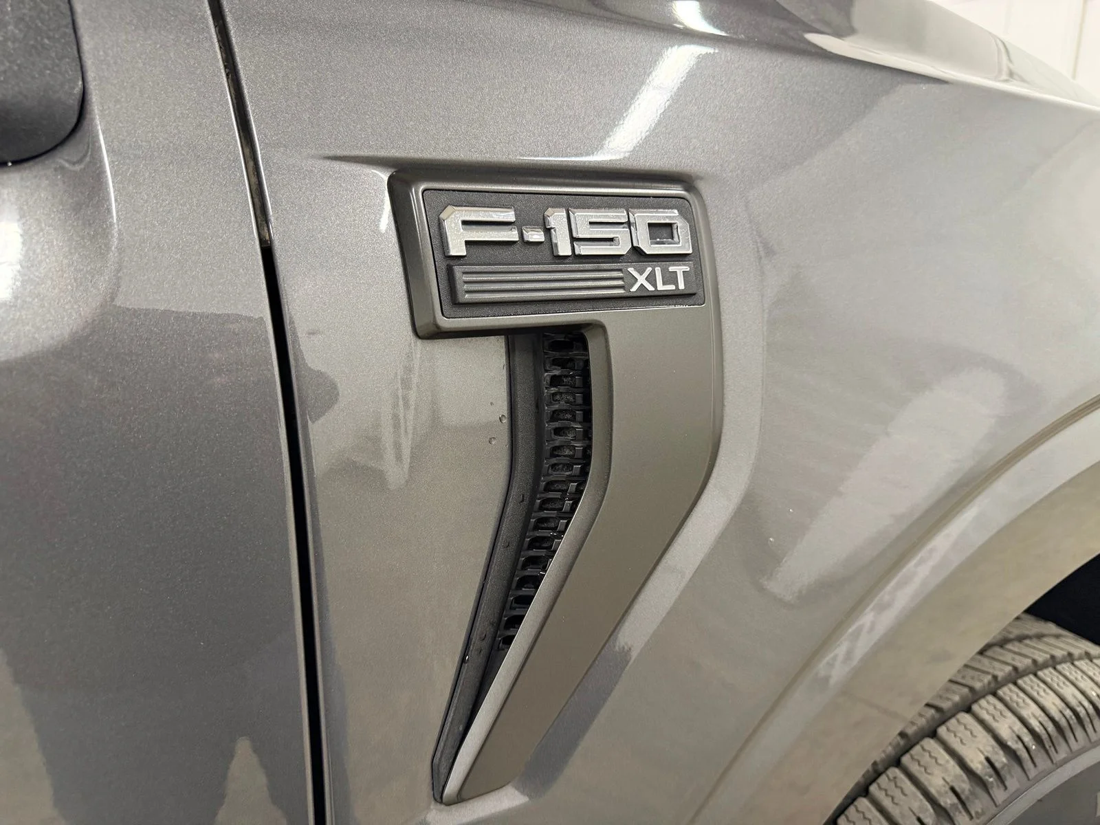 Used 2022 Gray Ford XLT image 4
