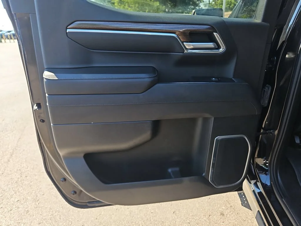 Used 2023 Black Chevrolet LT image 17