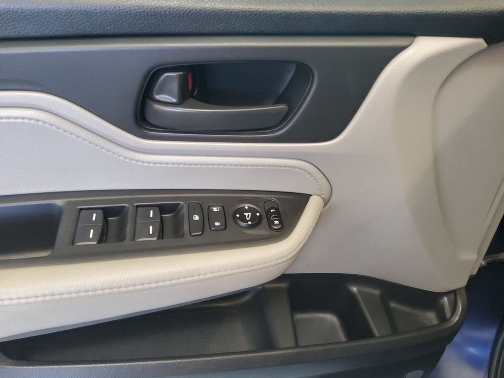 Used 2019  Honda EX image 12