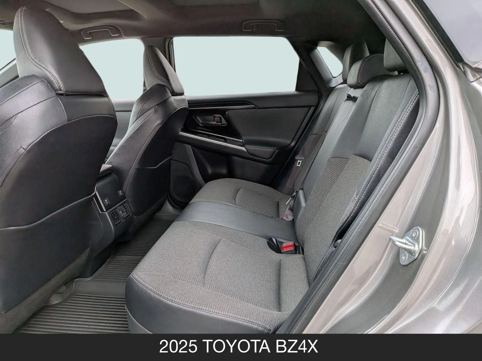Used 2025 Heavy Metal Toyota XLE image 17