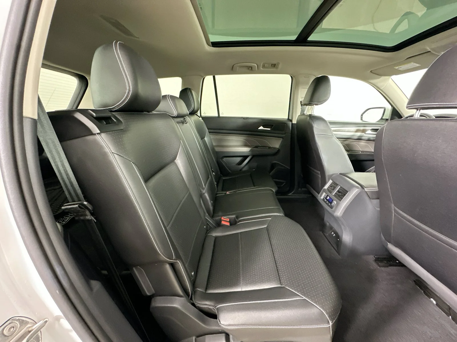 Used 2023 White Volkswagen  image 41