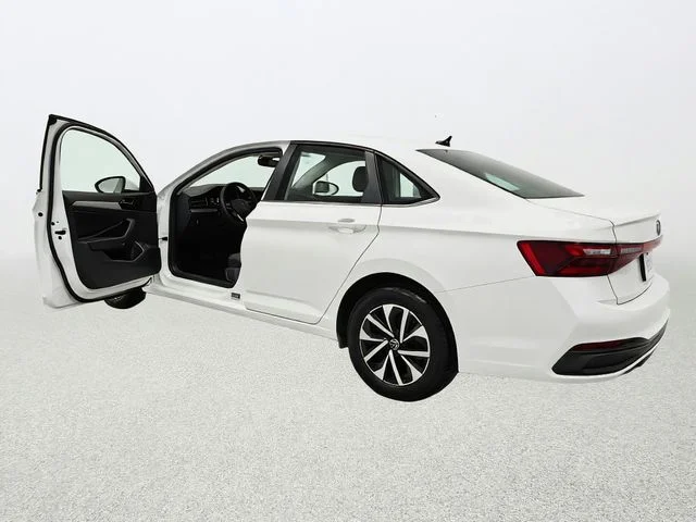 Used 2025 White Volkswagen 1.5T S image 16