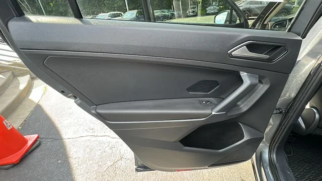 Used 2018 Gray Volkswagen 2.0T SE image 31