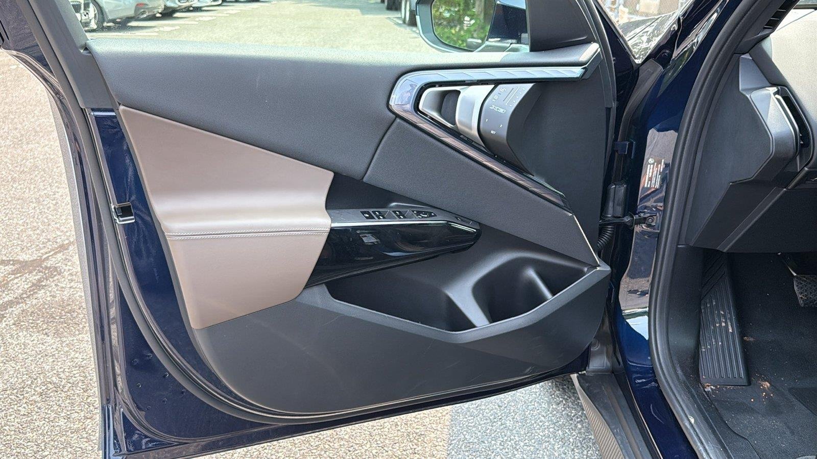 New 2026 Tanzanite Blue II Metallic BMW 30 xDrive image 9