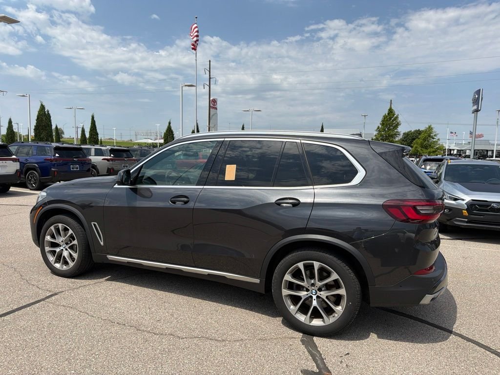 Used 2022 Gray BMW xDrive40i image 6