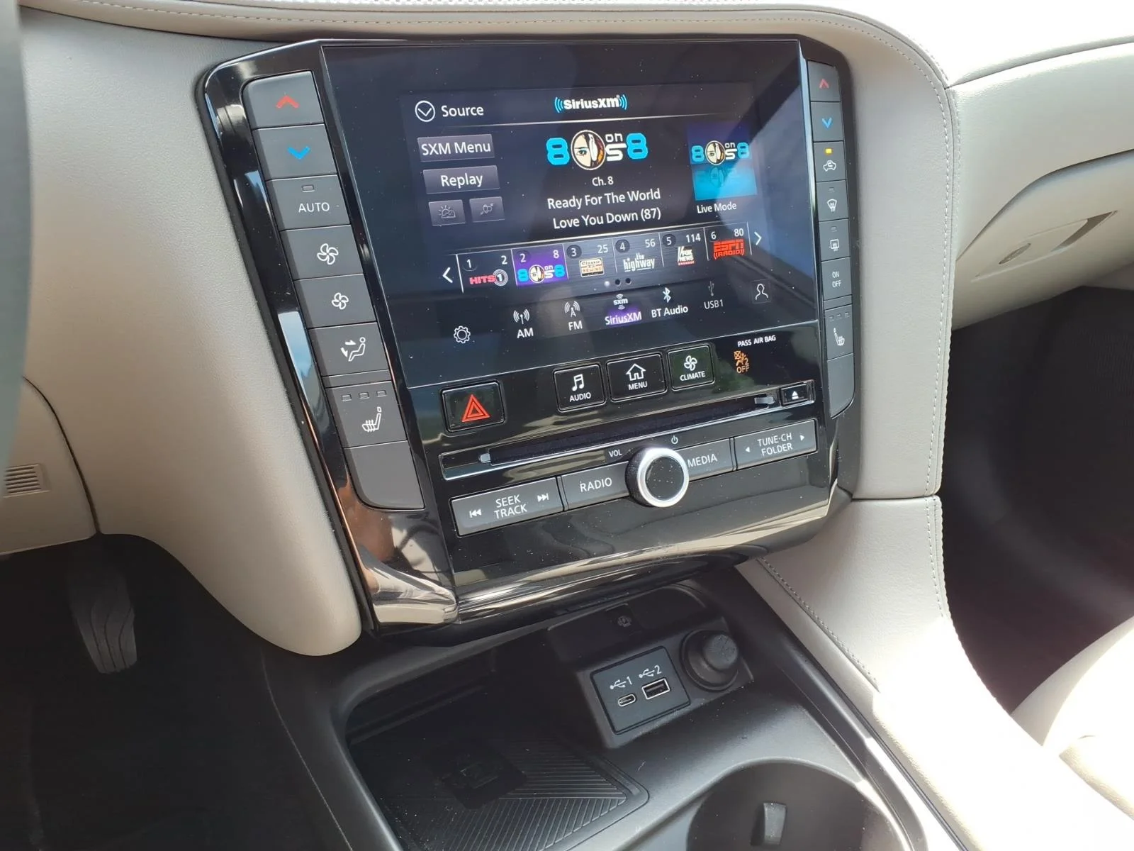 Certified Used 2025 White INFINITI LUXE image 18
