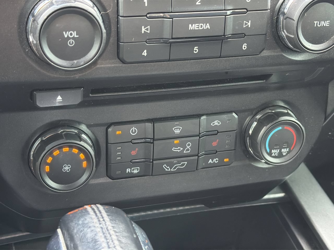 Used 2018 Shadow Black Ford XLT image 23