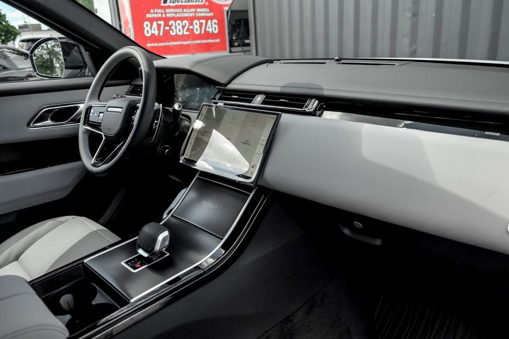 New 2026 Fuji White Land Rover P250 Base image 22