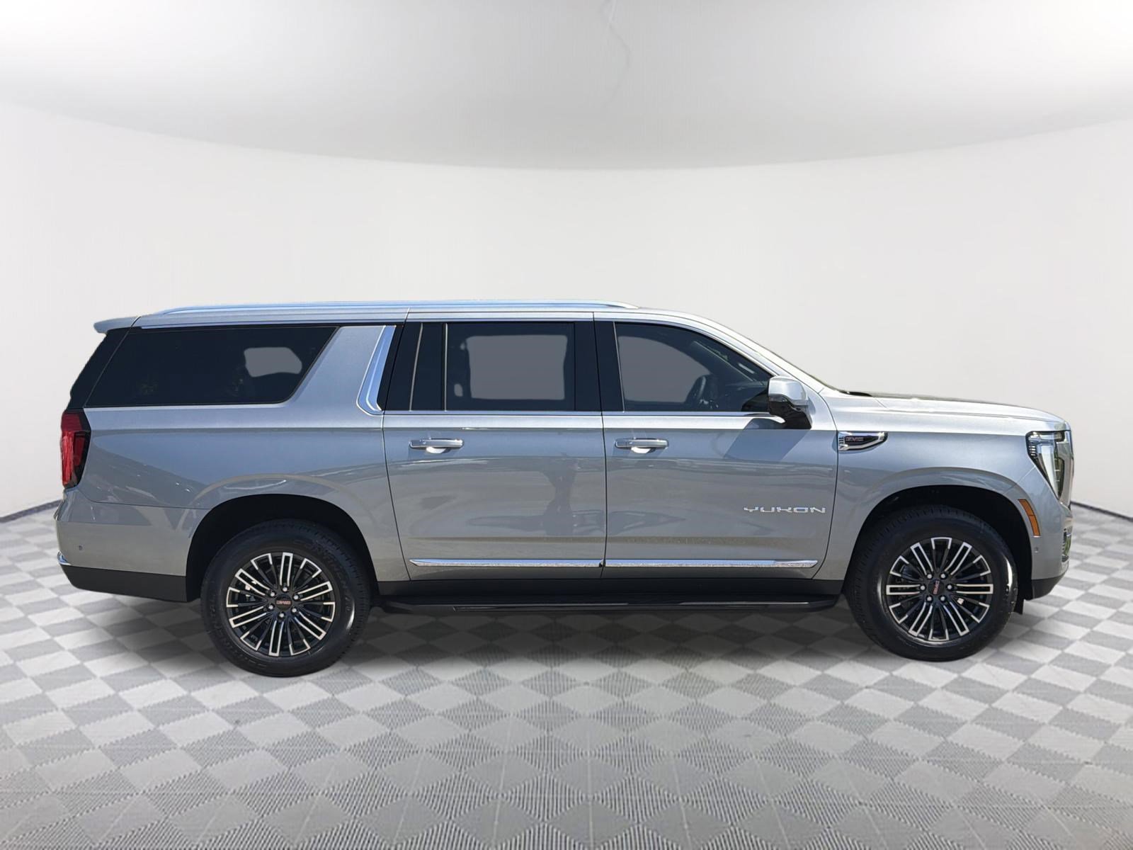 New 2026 Sterling Metallic GMC Elevation image 4