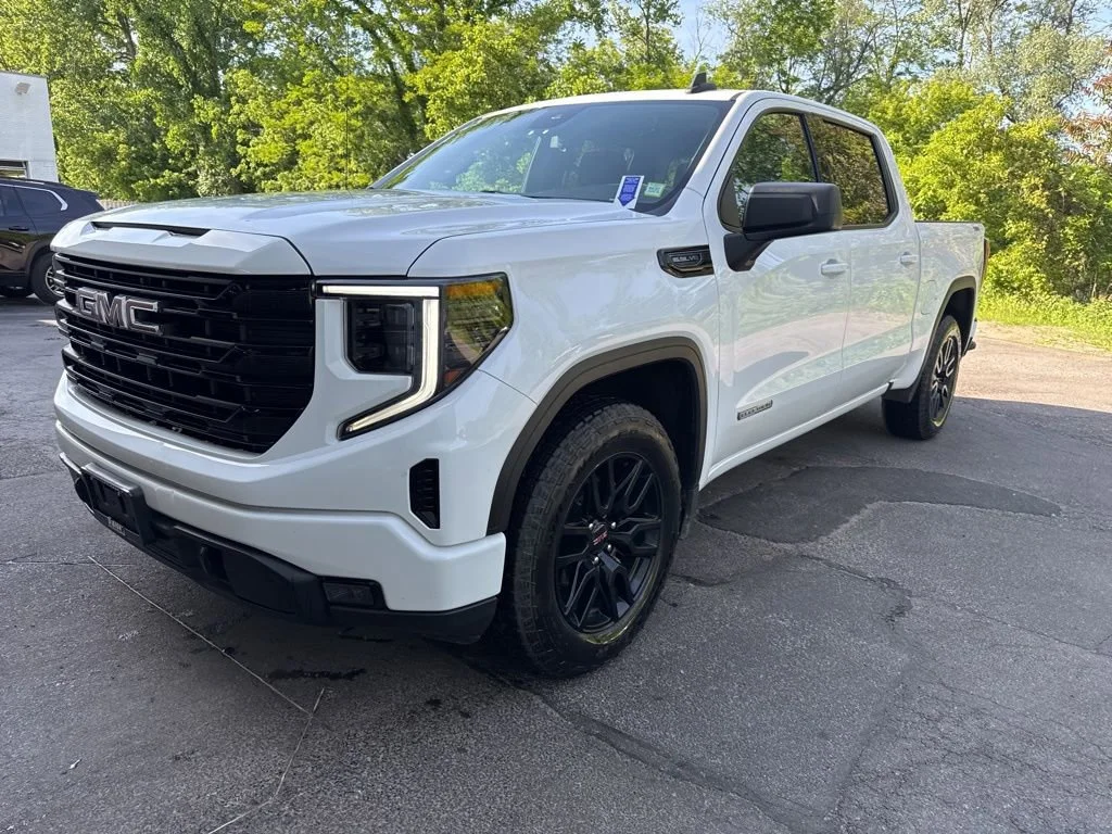 2023 GMC Sierra 4WD Crew Cab Short Box Elevation's photo