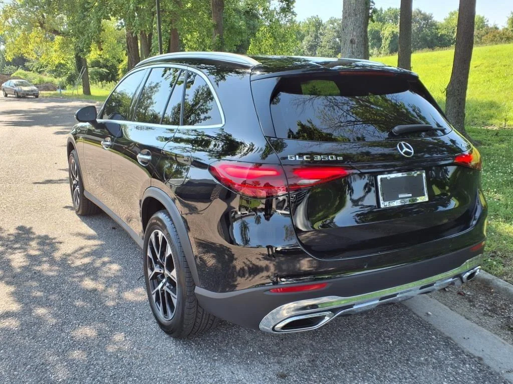 New 2025 BLACK Mercedes-Benz GLC 350e image 6