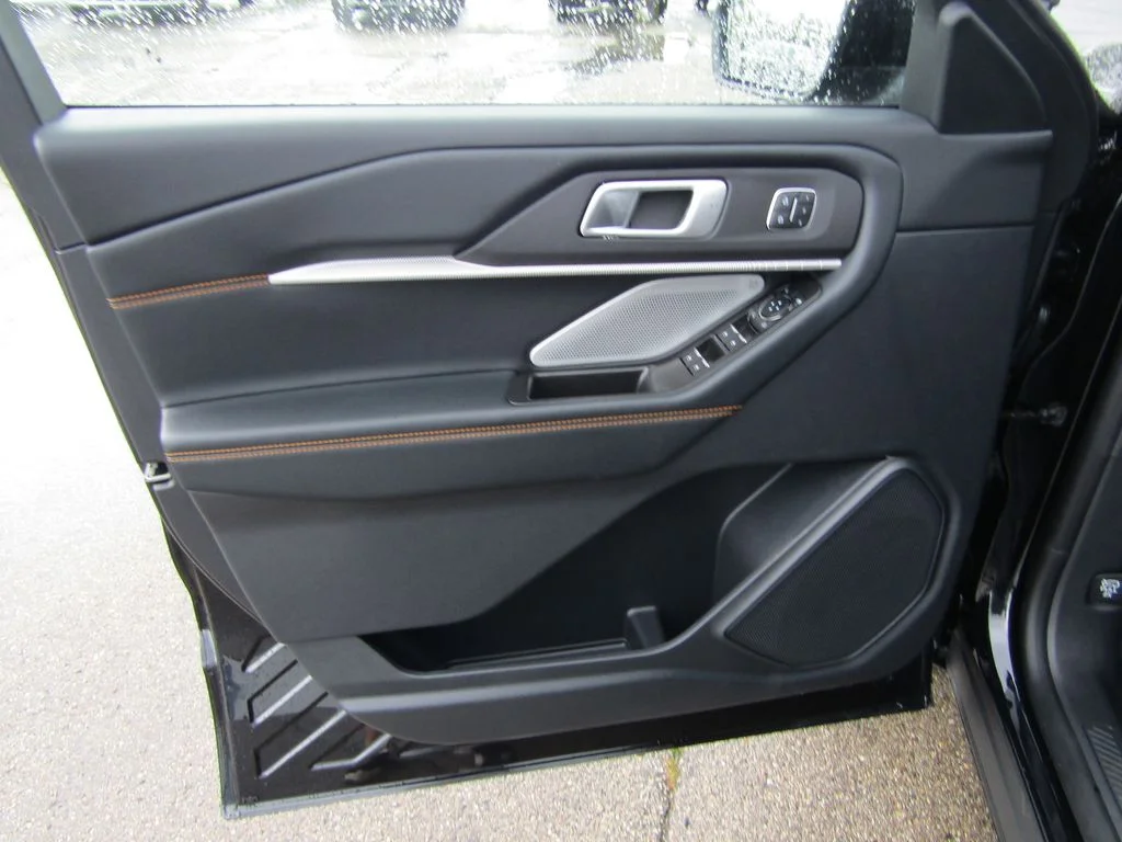 New 2026 Agate Black Metallic Ford Tremor® image 26