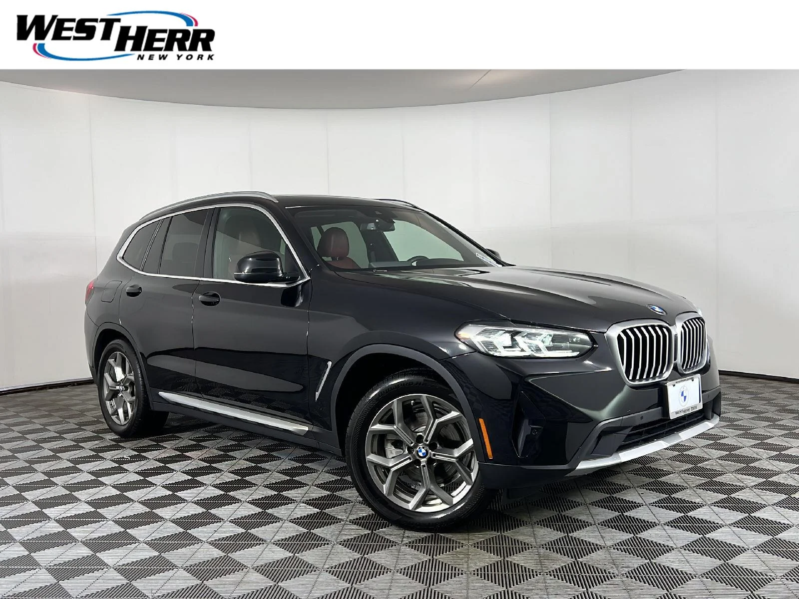 Used 2022 Black Sapphire Metallic BMW xDrive30i image 1