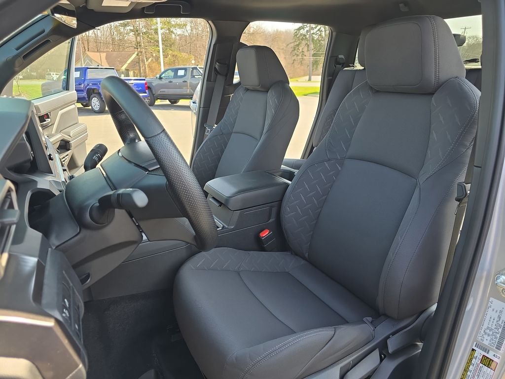 2025 Toyota Tacoma SR5 - Photo 16