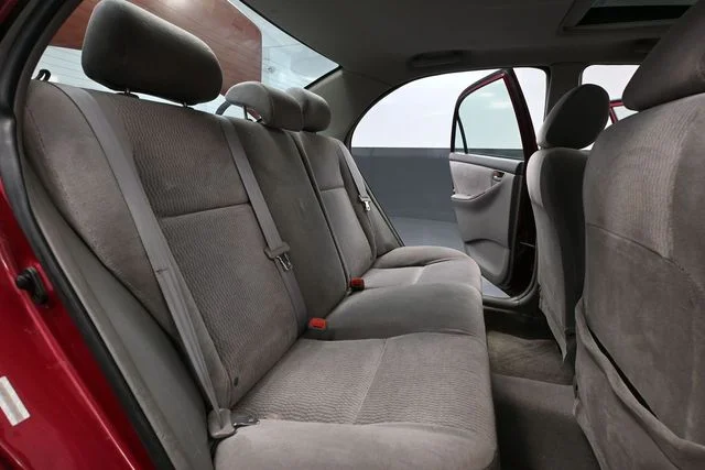 Used 2005 Red Toyota LE image 35