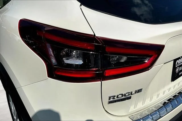 Used 2020 White Nissan SV image 23