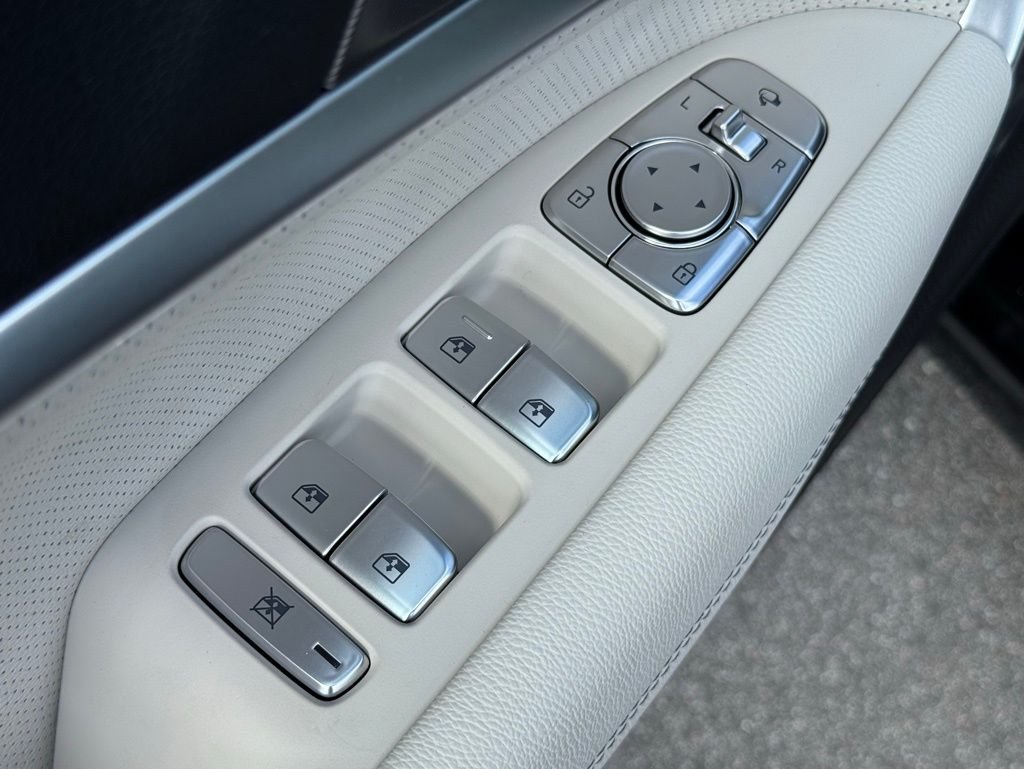 2025 GENESIS G70 Standard - Photo 23
