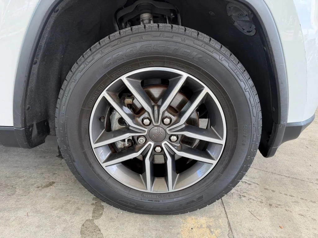 Used 2020 White Jeep Limited image 25