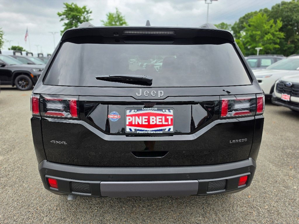 New 2026 Diamond Black Crystal Pearlcoat Jeep Limited image 12