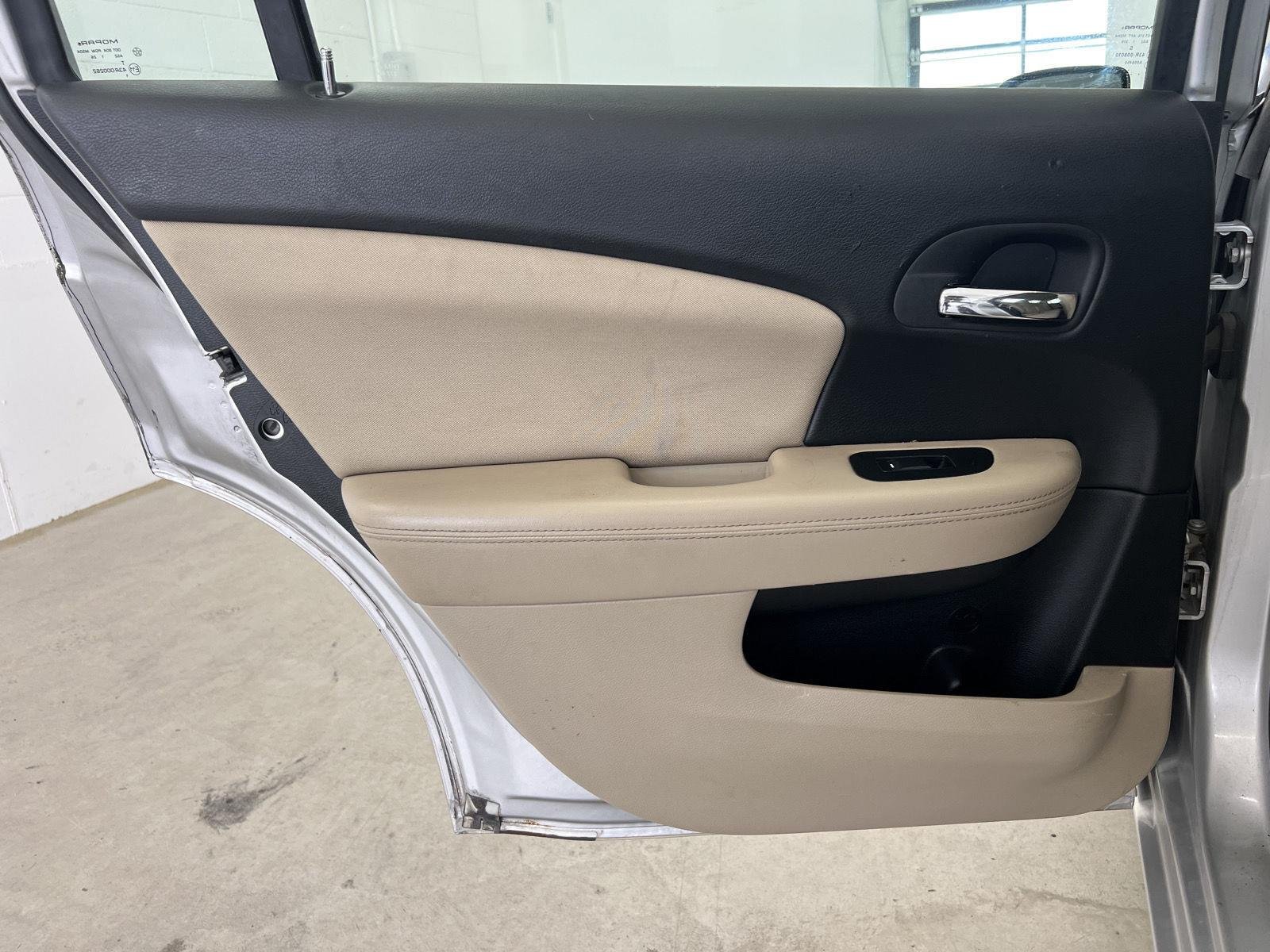 2011 Chrysler 200 Touring - Photo 21