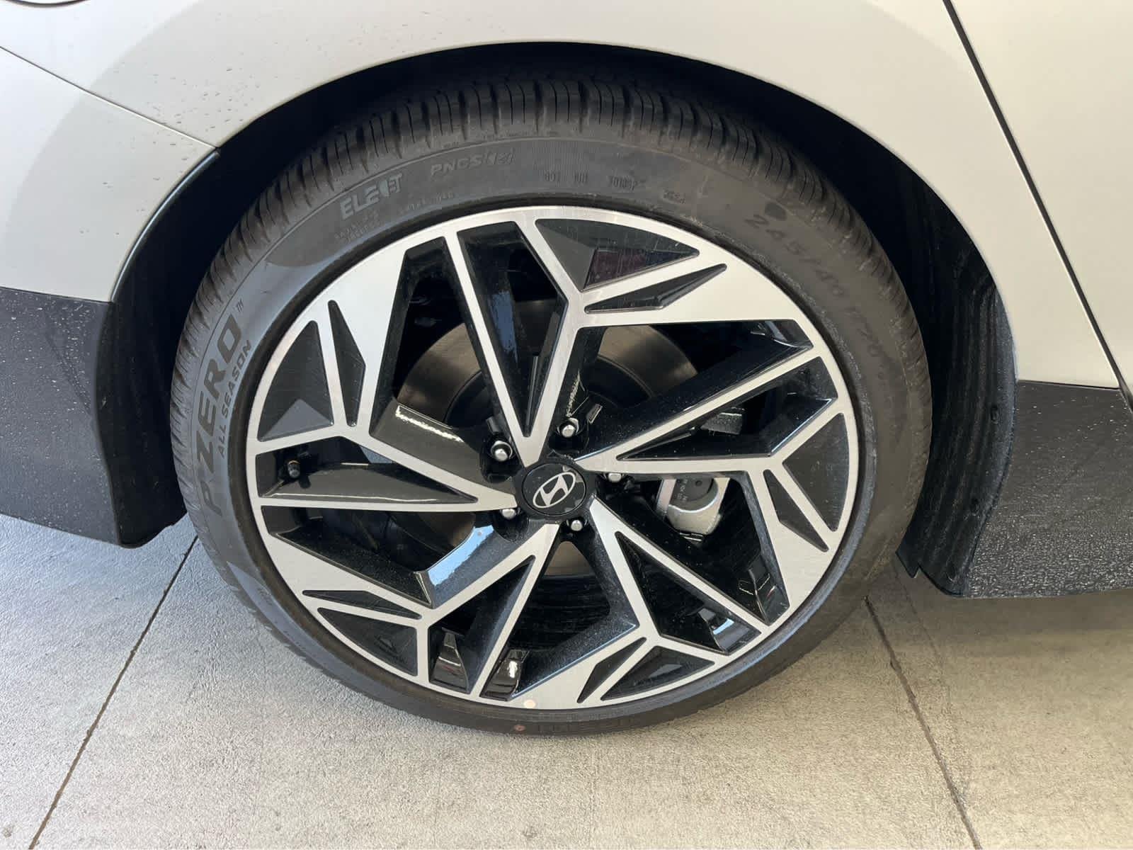 Used 2025 Gravity Gold Matte Hyundai SEL image 9
