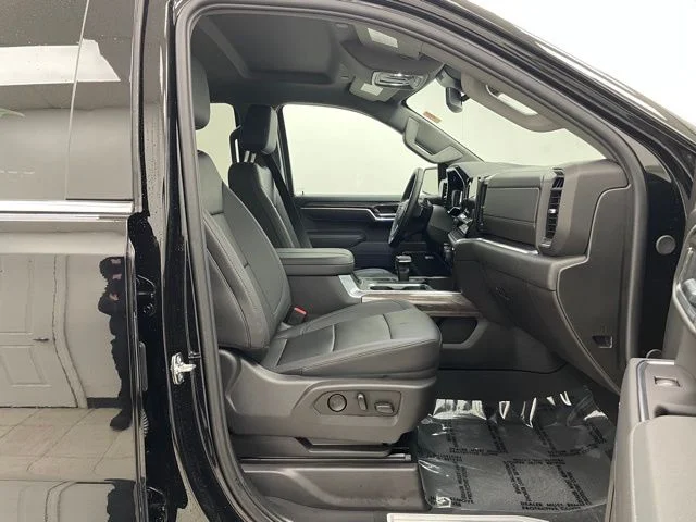 2025 Chevrolet Silverado 1500 LTZ - Photo 18