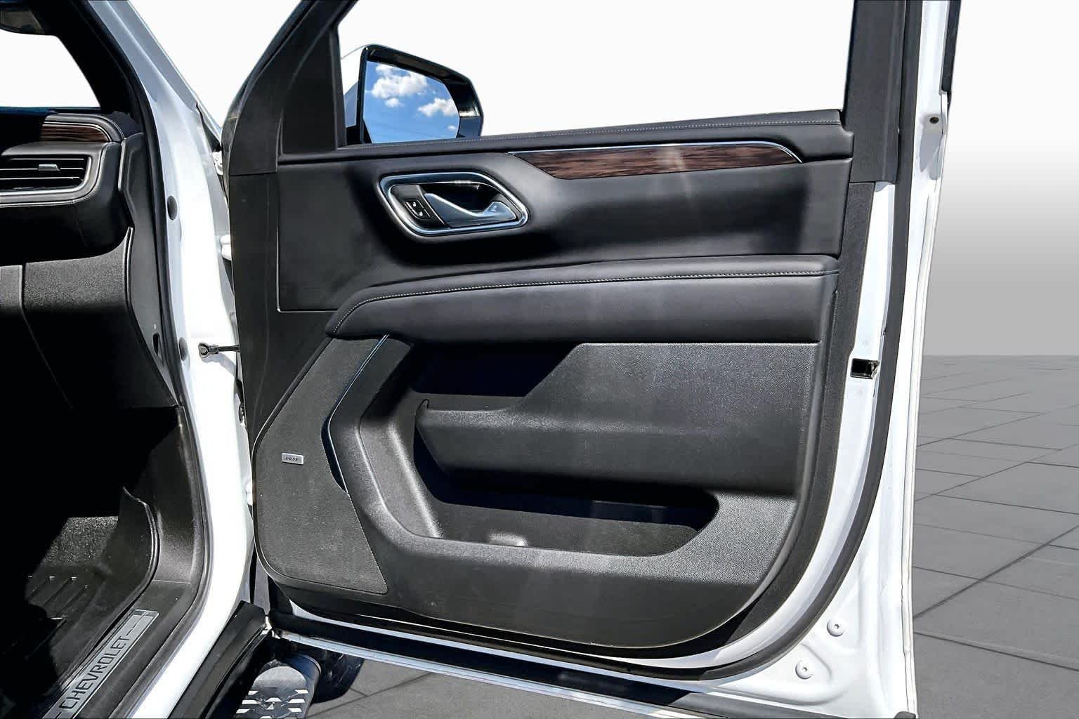 Used 2023 Summit White Chevrolet Z71 image 23