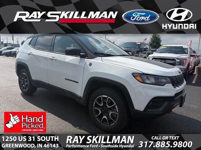 Used 2025 Bright White Clearcoat Jeep Trailhawk image 1
