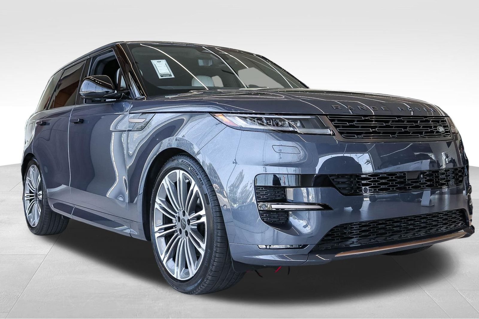 New 2026 Varesine Blue Land Rover Dynamic SE image 3