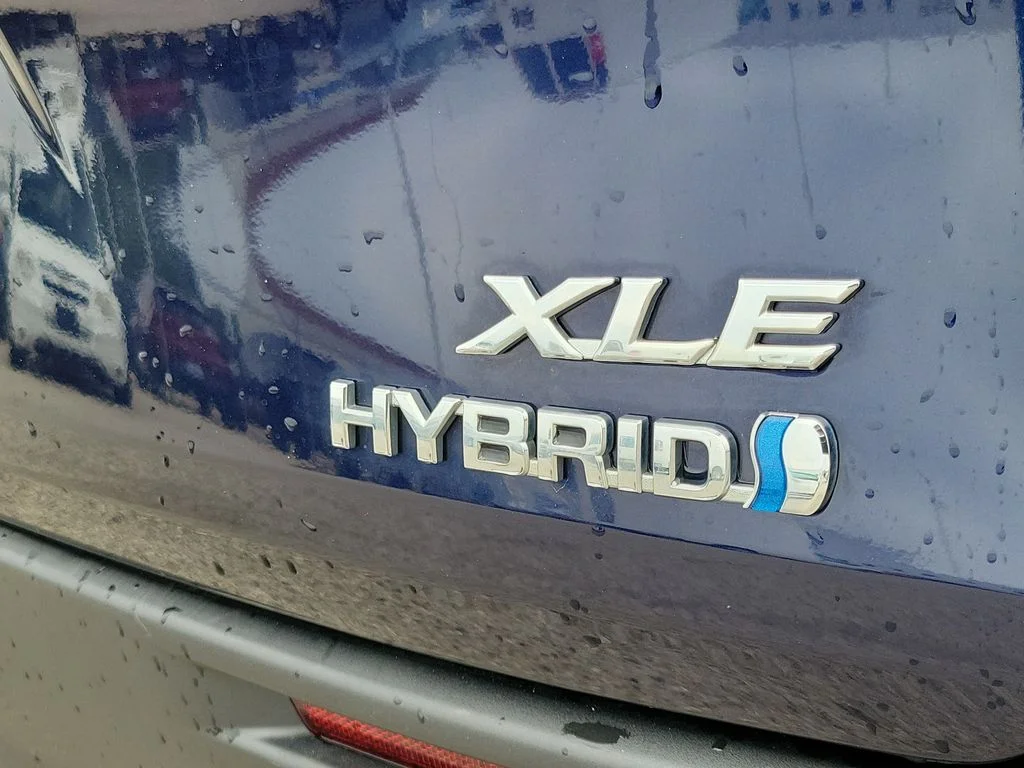Used 2023  Toyota XLE image 6