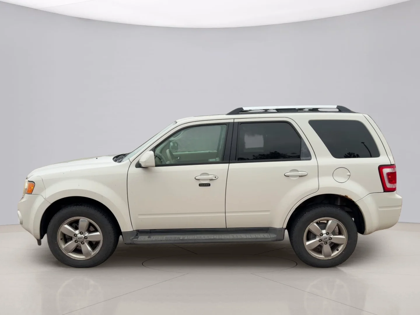 Used 2012 White Ford LIMITED image 2