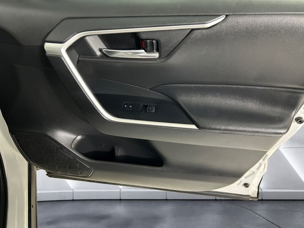 Used 2022 White Toyota SE image 15