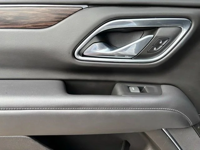 Used 2023 Iridescent Pearl Tricoat Chevrolet LT image 17