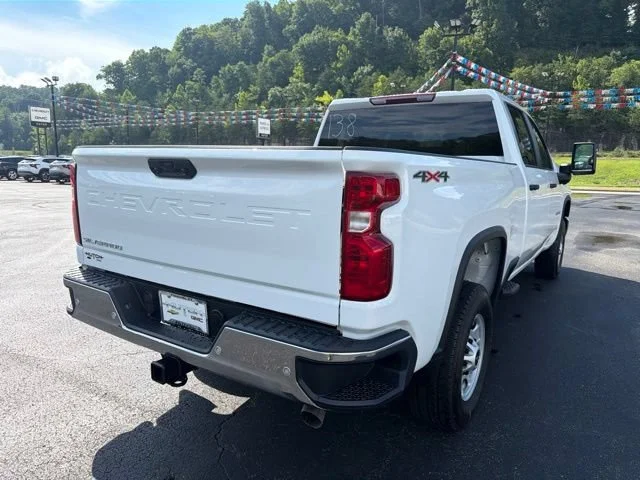 New 2026 Summit White Chevrolet WT image 3