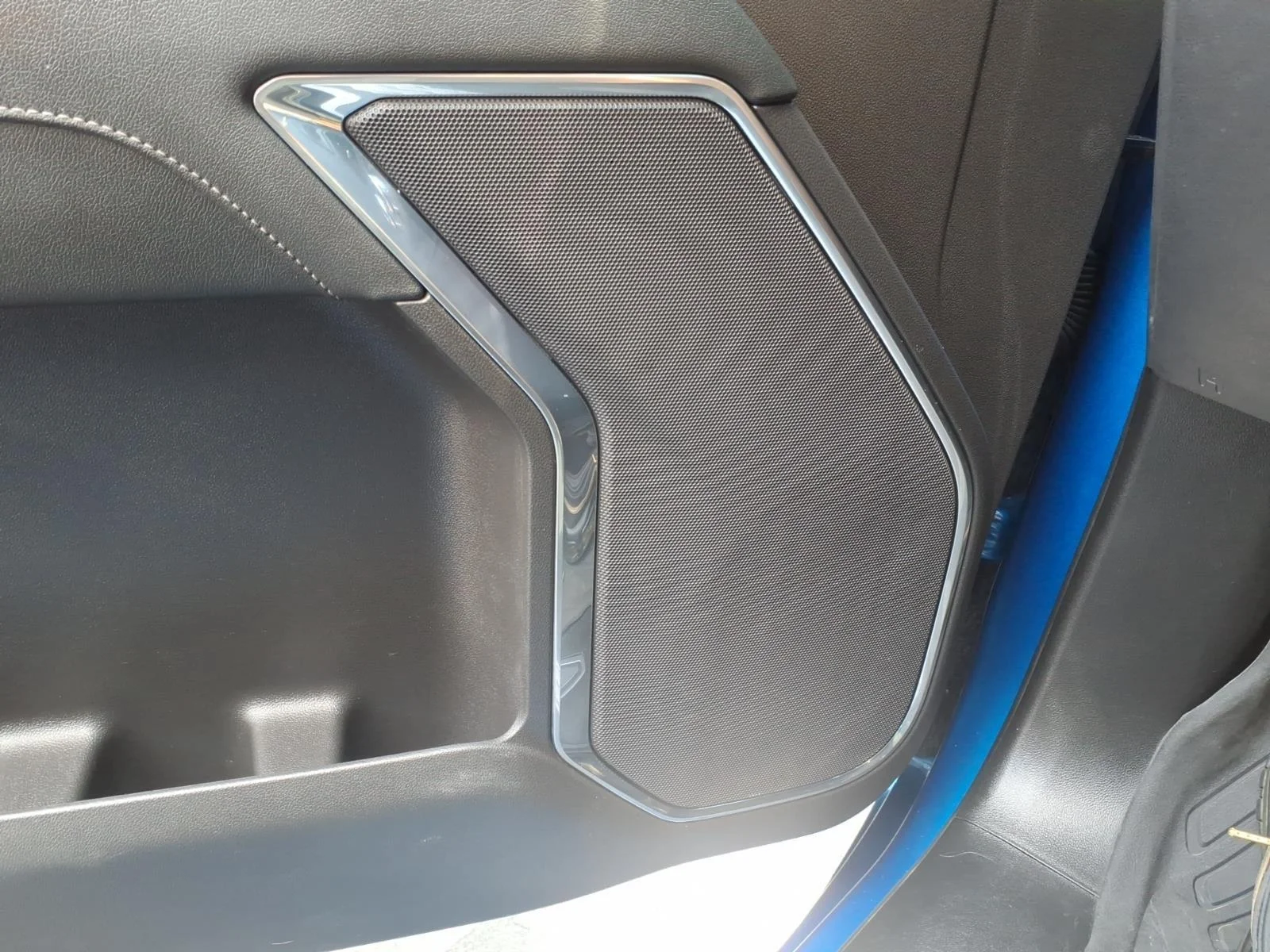 Used 2023 Dynamic Blue Metallic GMC Elevation image 6