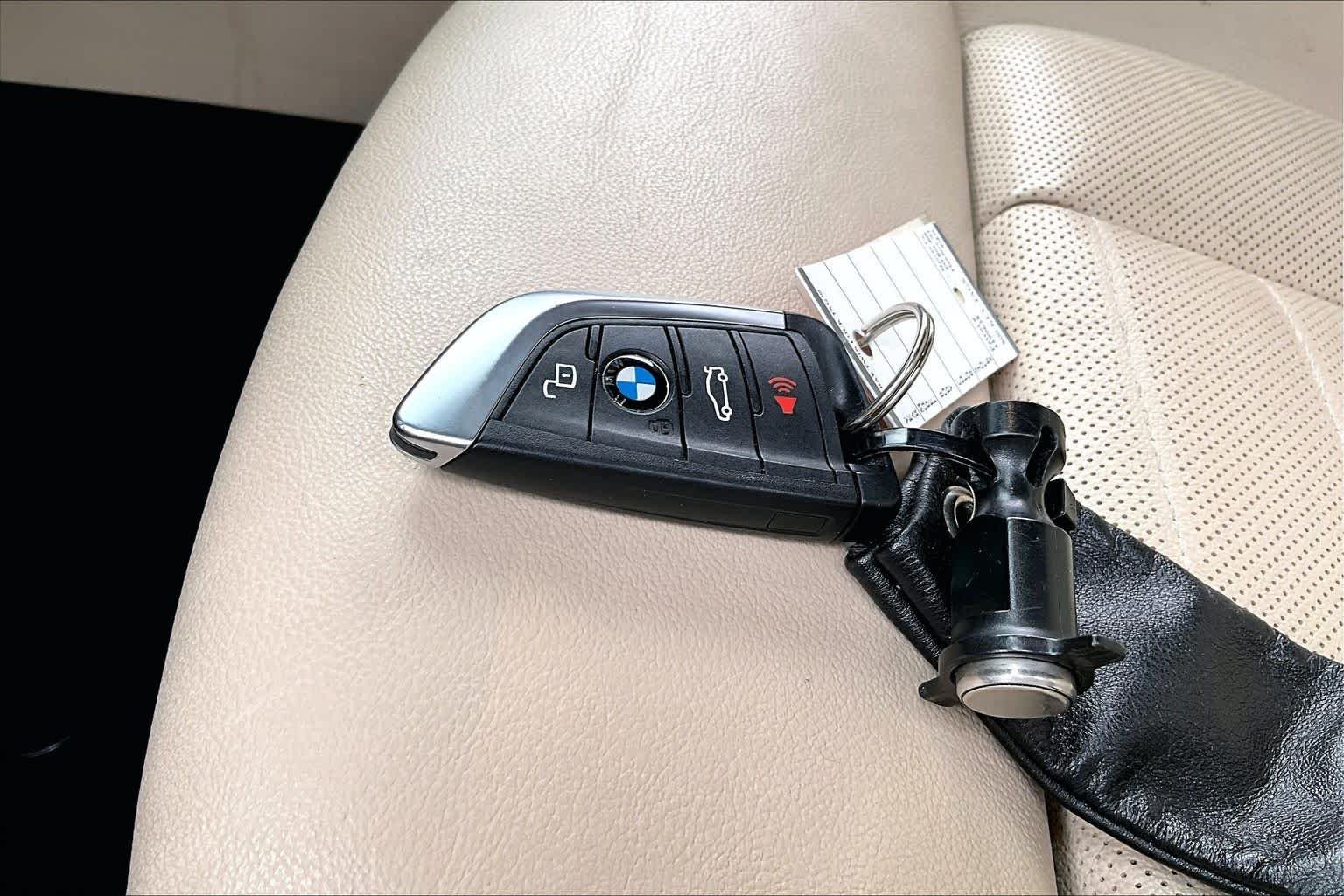 Used 2021 Phytonic Blue Metallic BMW xDrive30i image 15