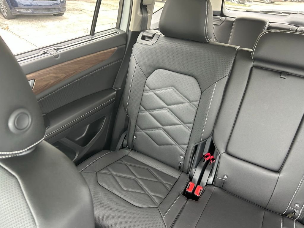 New 2026 White/off-white Volkswagen SE w/Technology image 11